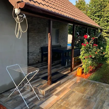 بيت للعطل Nyaralo